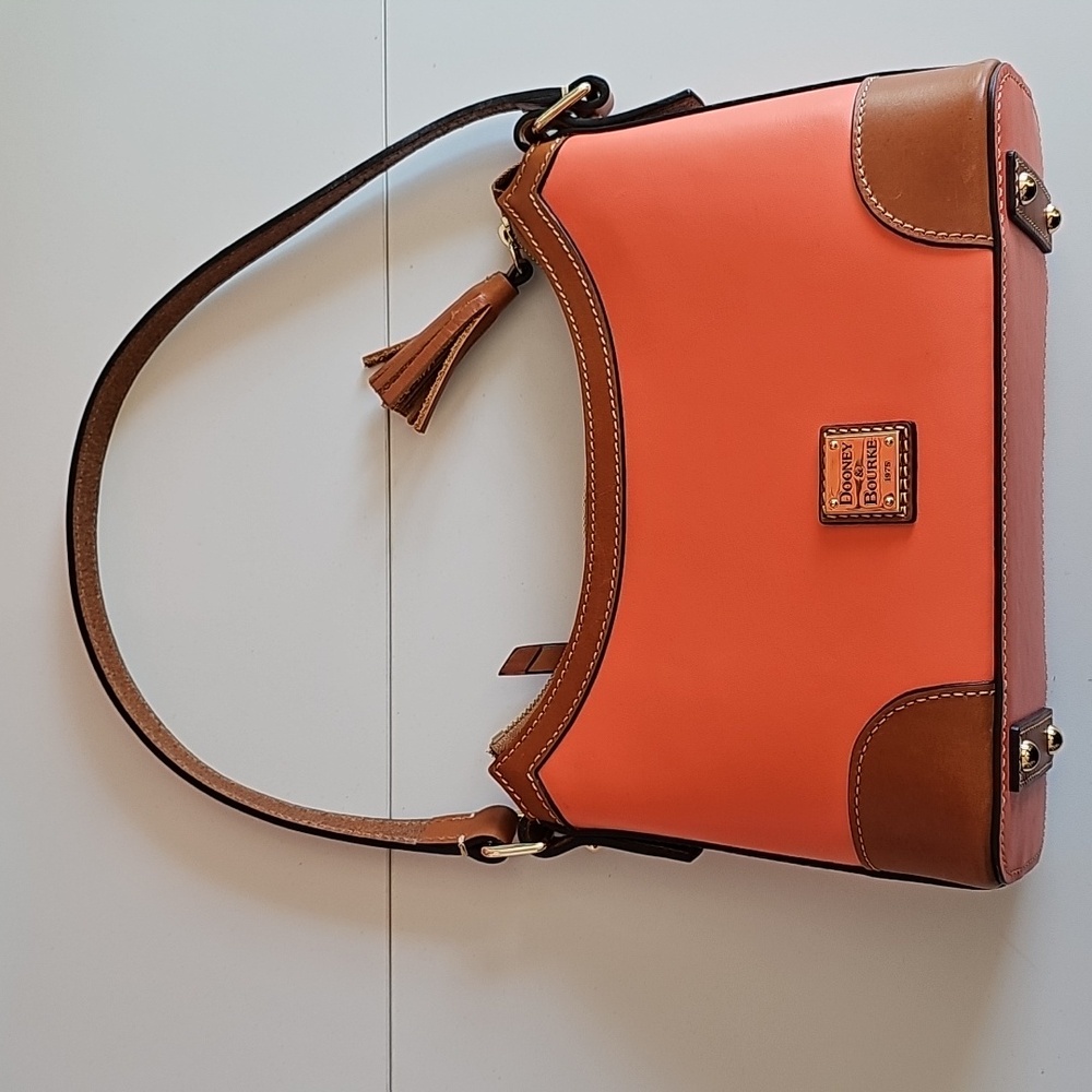 Dooney&Bourke Wexford Shoulder bag CORAL